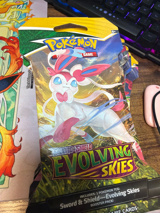 Evolving Skies Sleeved Pack
